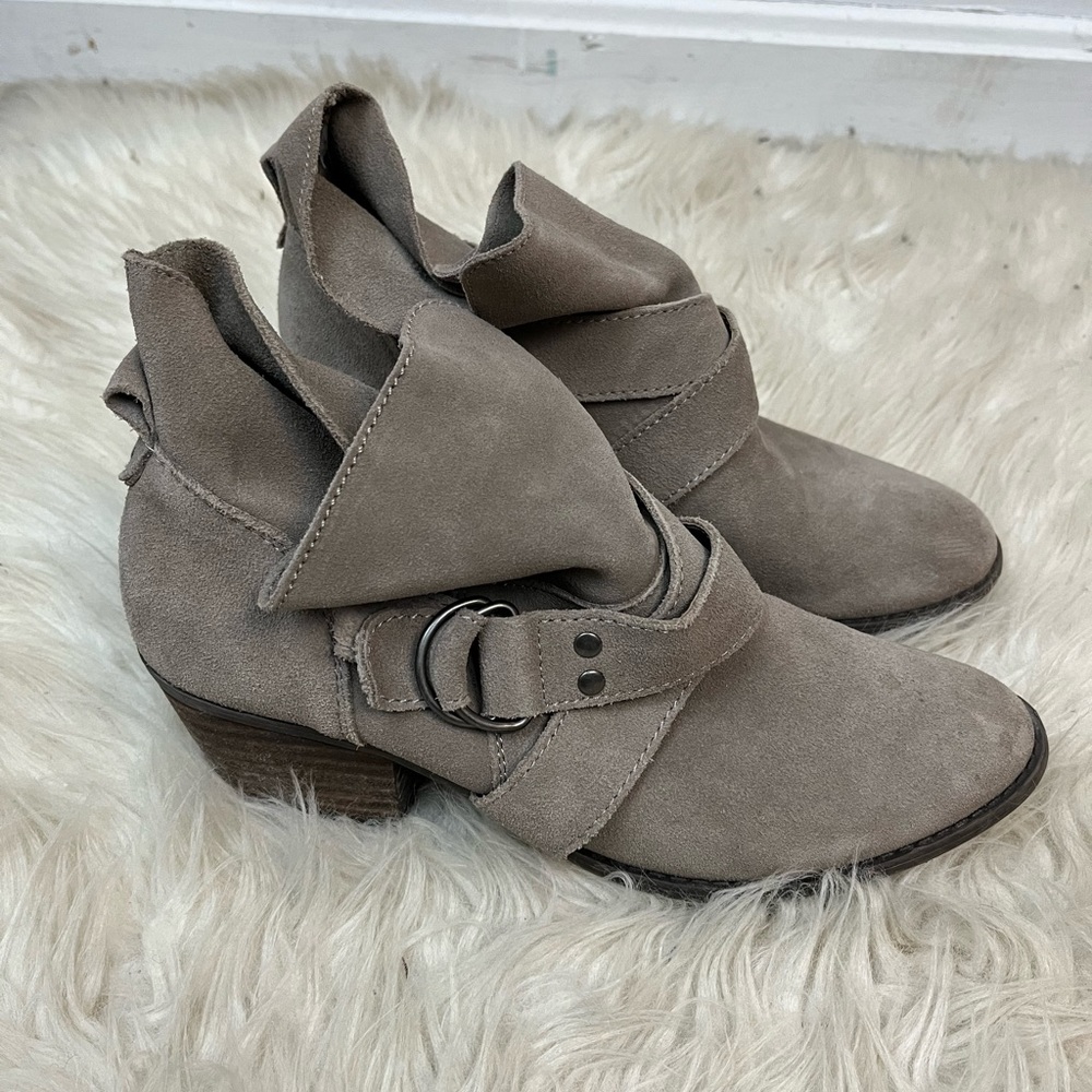 American eagle toupee brown suede buckle booties